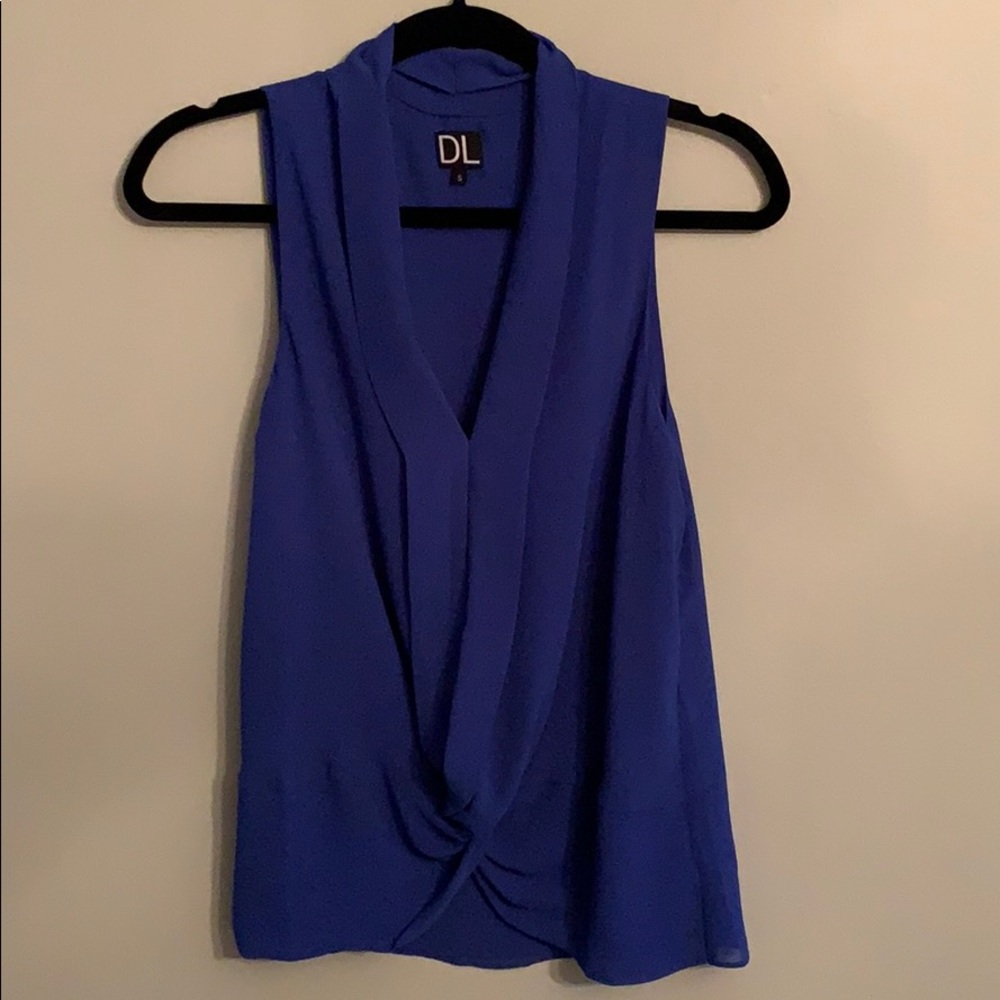 DL twist front top